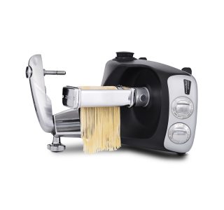 Assistent_Original_with_Pastacutter_with_spaghetti__PC17606b__.jpg